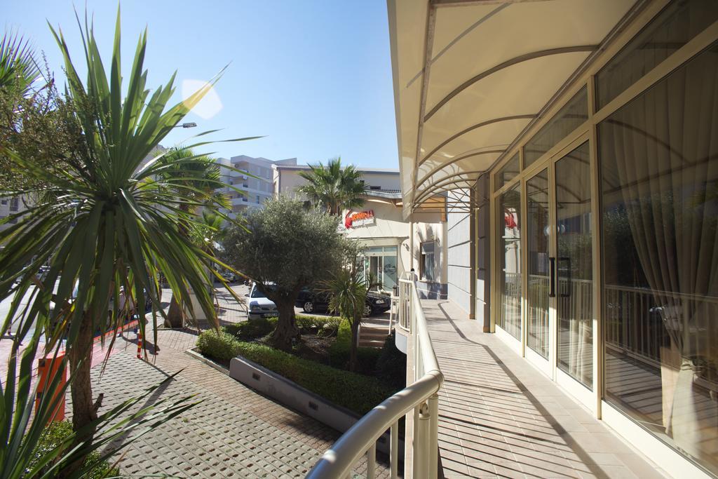 Aragosta Hotel & Restaurant Durrës Extérieur photo